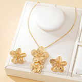 A Set of Women's Jewelry Set, Flower Necklace, Earrings, Simple Set, Suitable for Daily Wear and Gift Giving